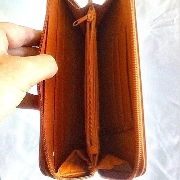 Womens NWOT ROSETTI Tan Vinyl Wallet Set - Picture 2 of 3